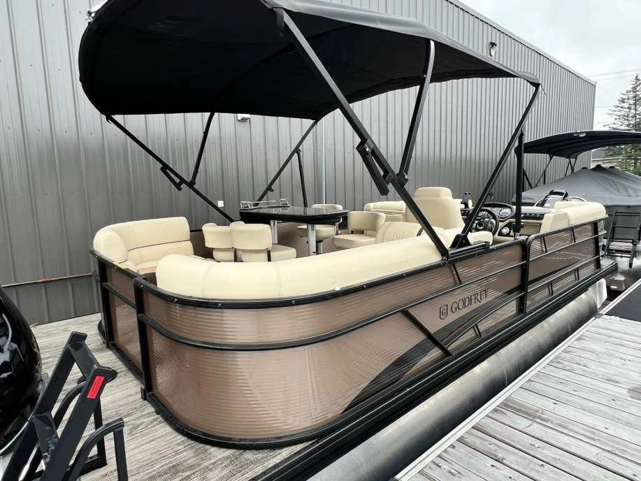 Godfrey Marine Sweetwater 2286 Midship Table 2023 alt