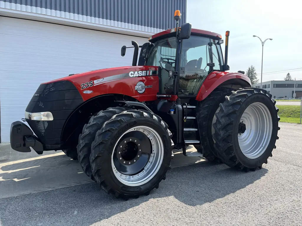 2013 Case IH Magnum 235