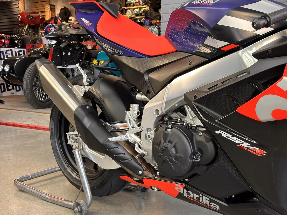 2021 Aprilia Rsv4 1100 Factory Lava Red alt