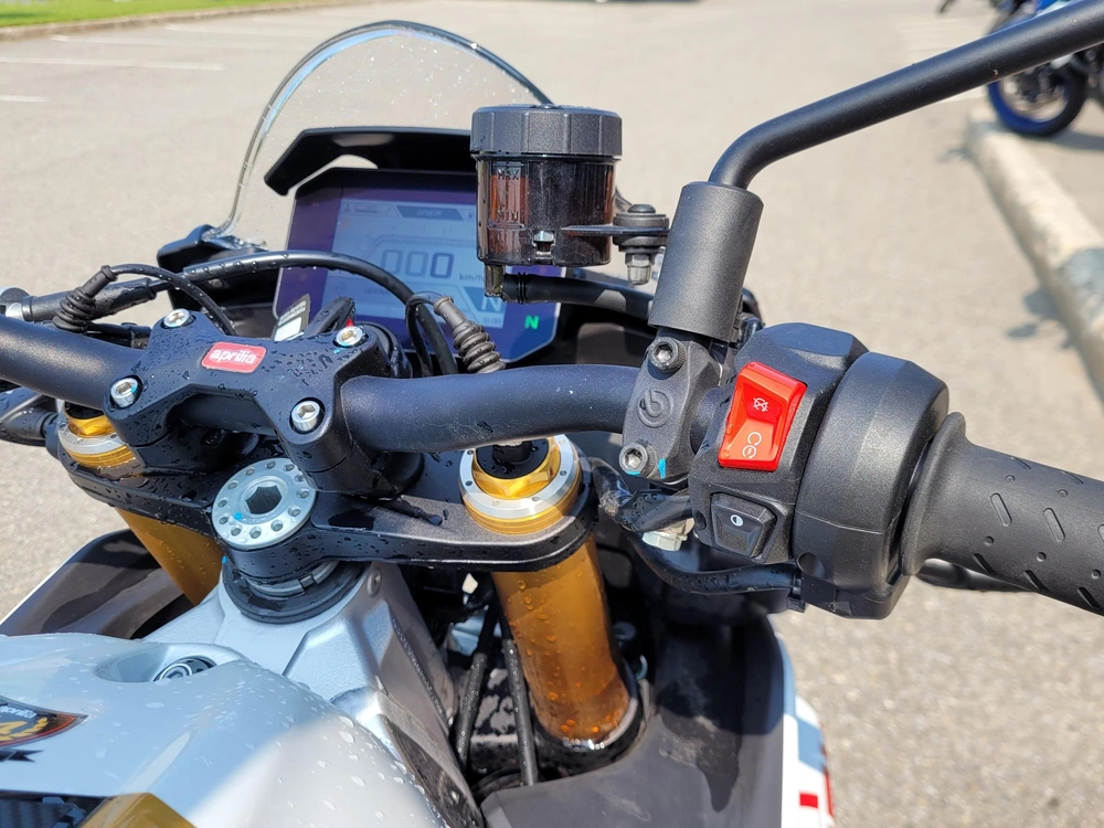 2024 Aprilia Tuono V4 1100 Factory Démo alt