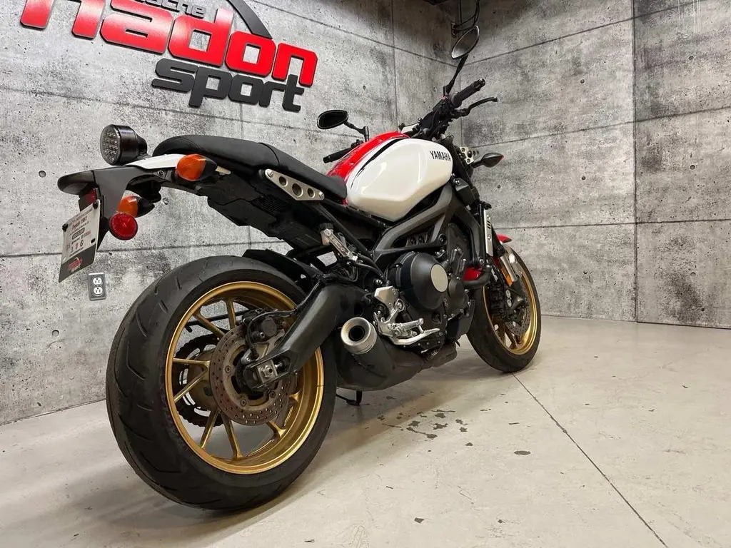 Yamaha XSR900 2021