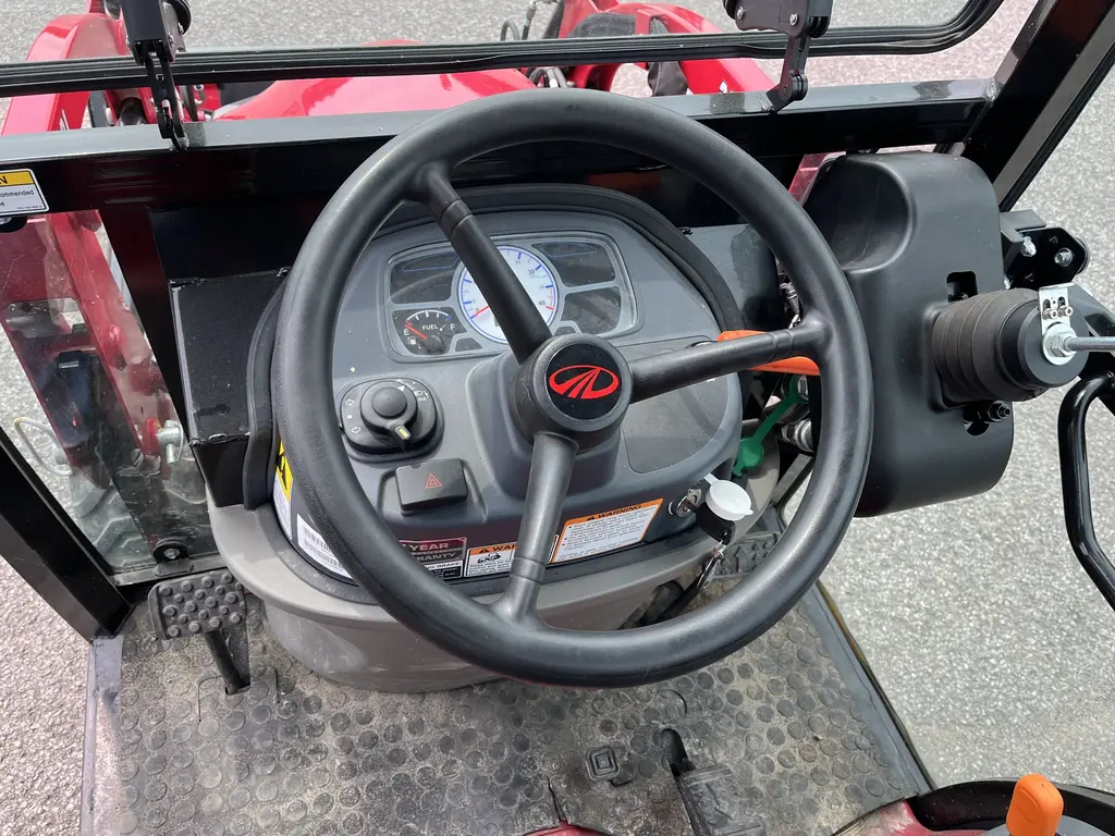 2023 Mahindra Emax20S cab