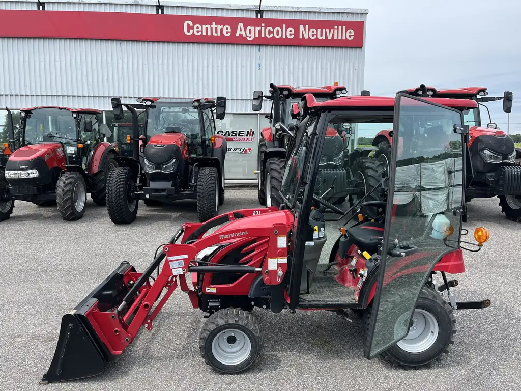 2023 Mahindra Emax20S cab