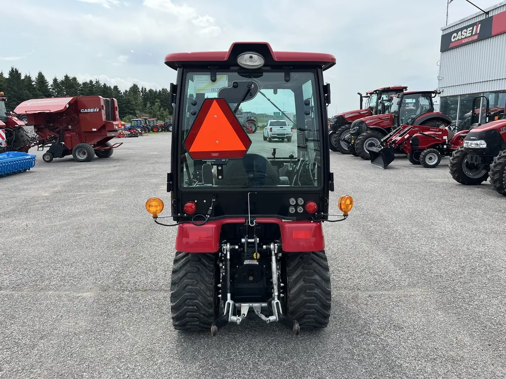 2023 Mahindra Emax20S cab