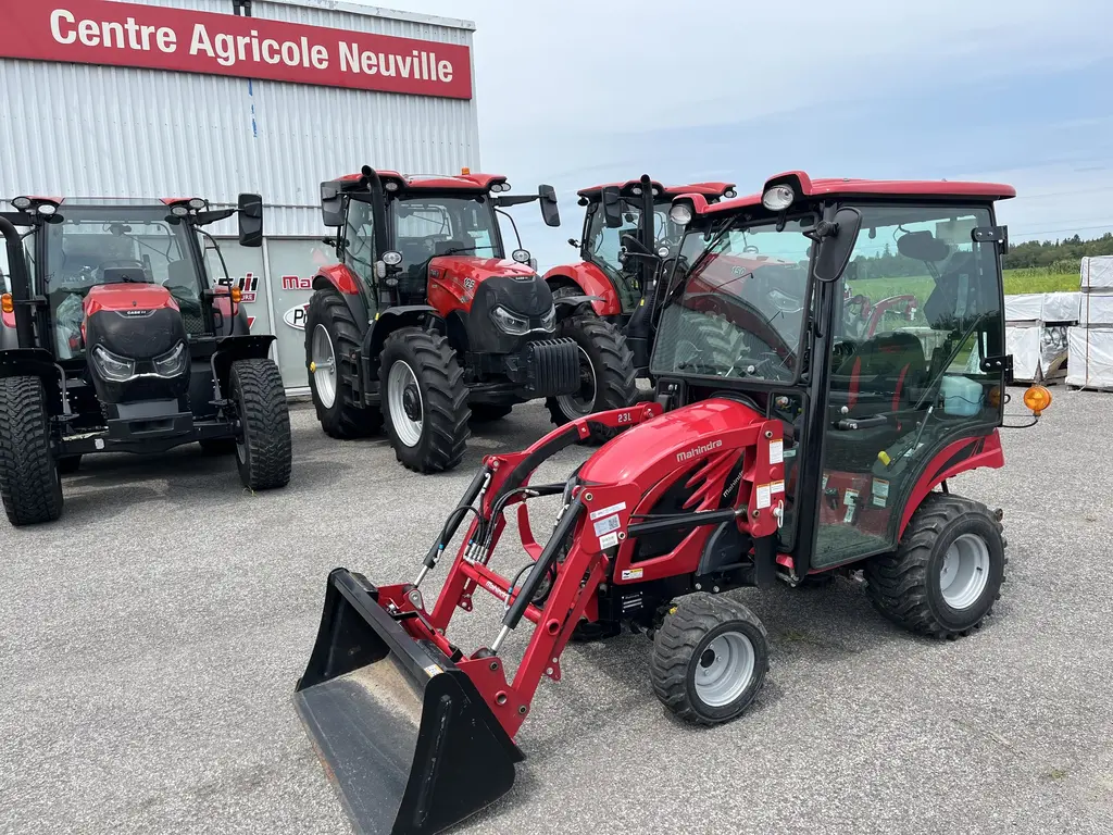 2023 Mahindra Emax20S cab