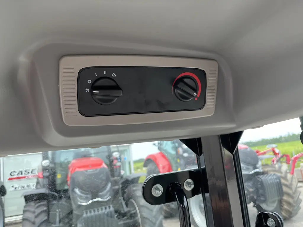 2023 Mahindra Emax20S cab