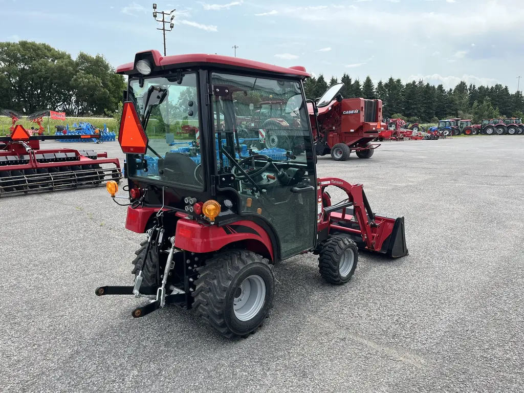 2023 Mahindra Emax20S cab