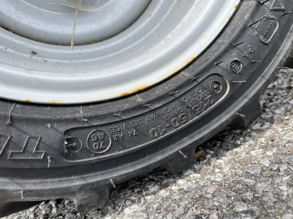 2023 Mahindra Emax20S cab