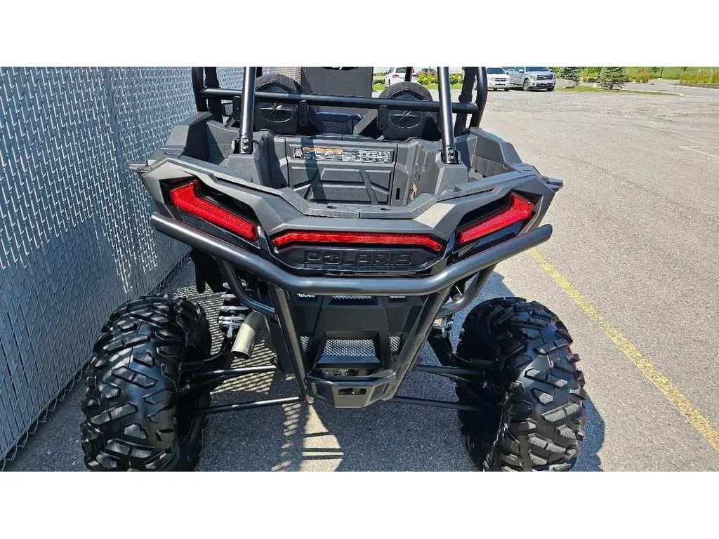 Polaris RZR XP1000 PREMIUM  ( prix special tout inclus ! ) 2023