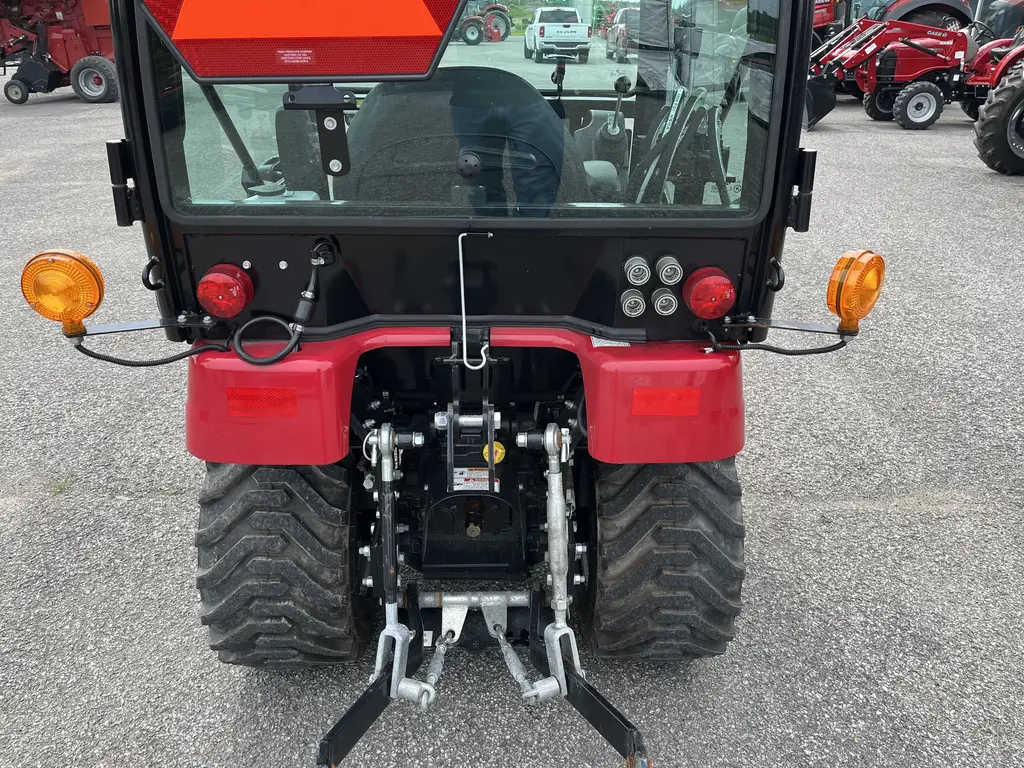 2023 Mahindra Emax20S cab