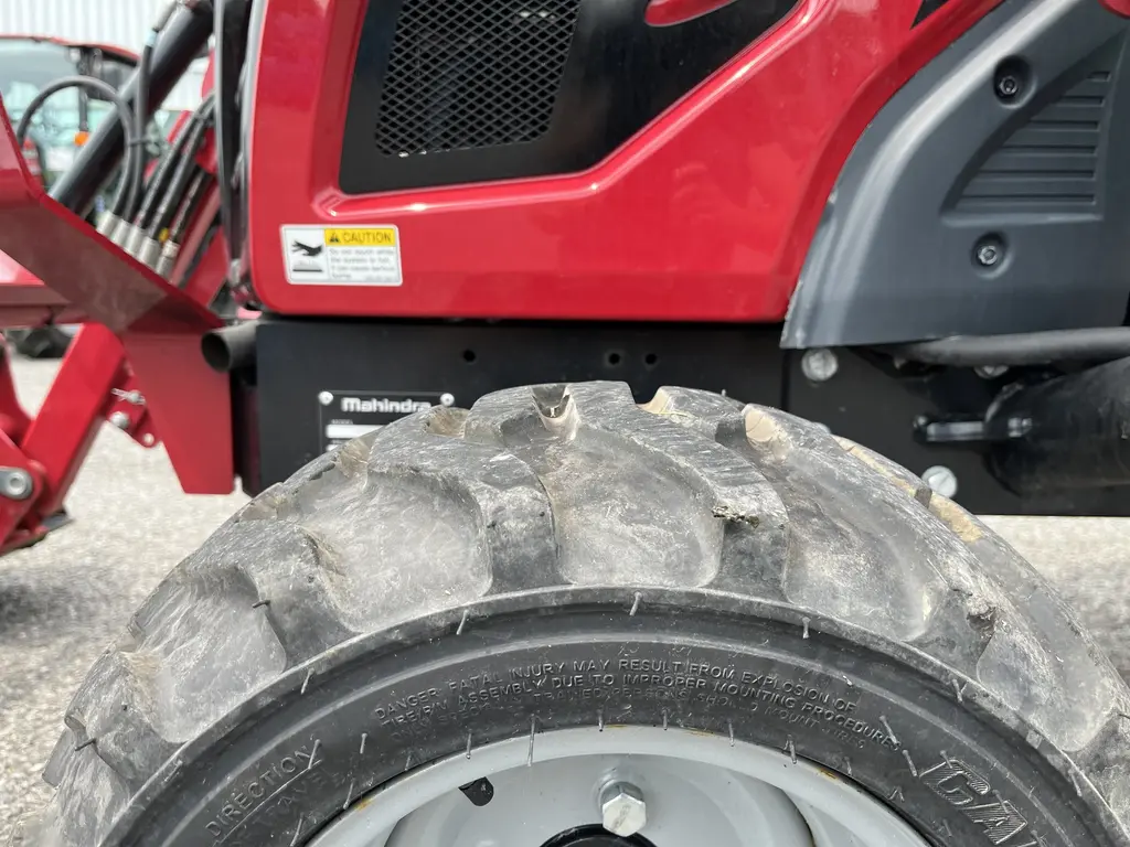 2023 Mahindra Emax20S cab