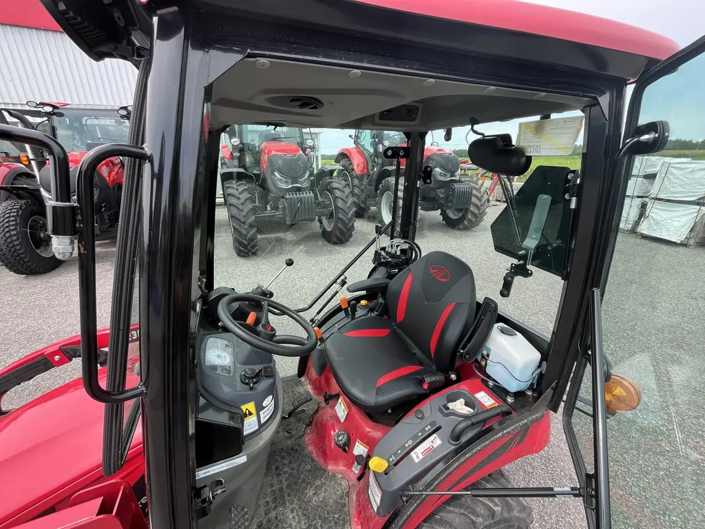 2023 Mahindra Emax20S cab