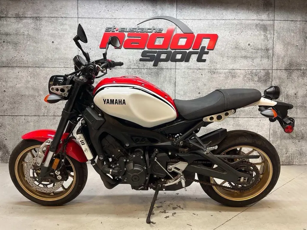 Yamaha XSR900 2021