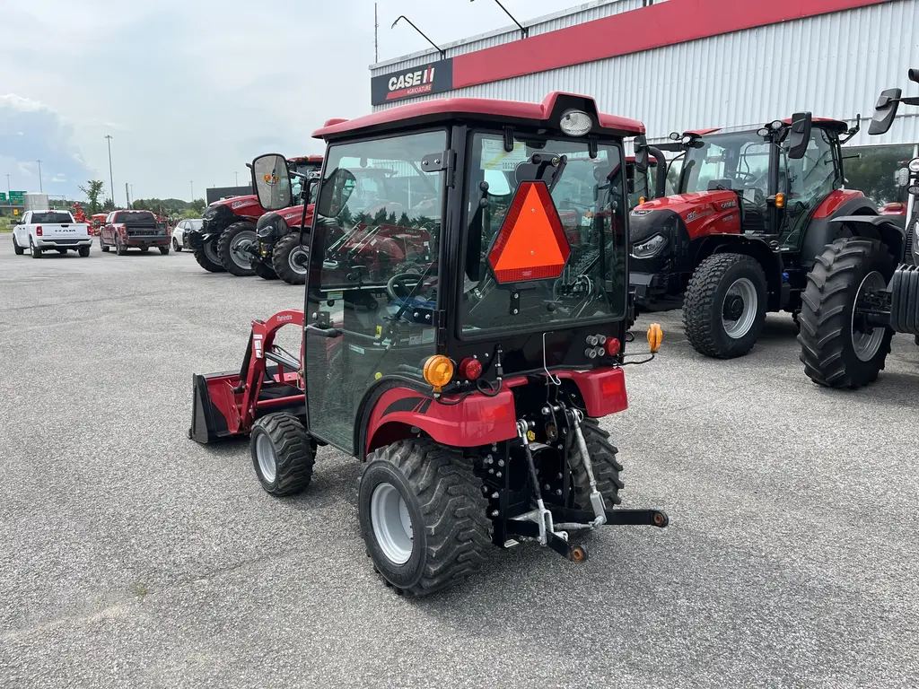 2023 Mahindra Emax20S cab