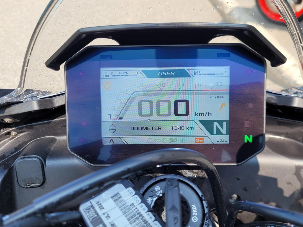 2024 Aprilia Tuono V4 1100 Factory Démo alt