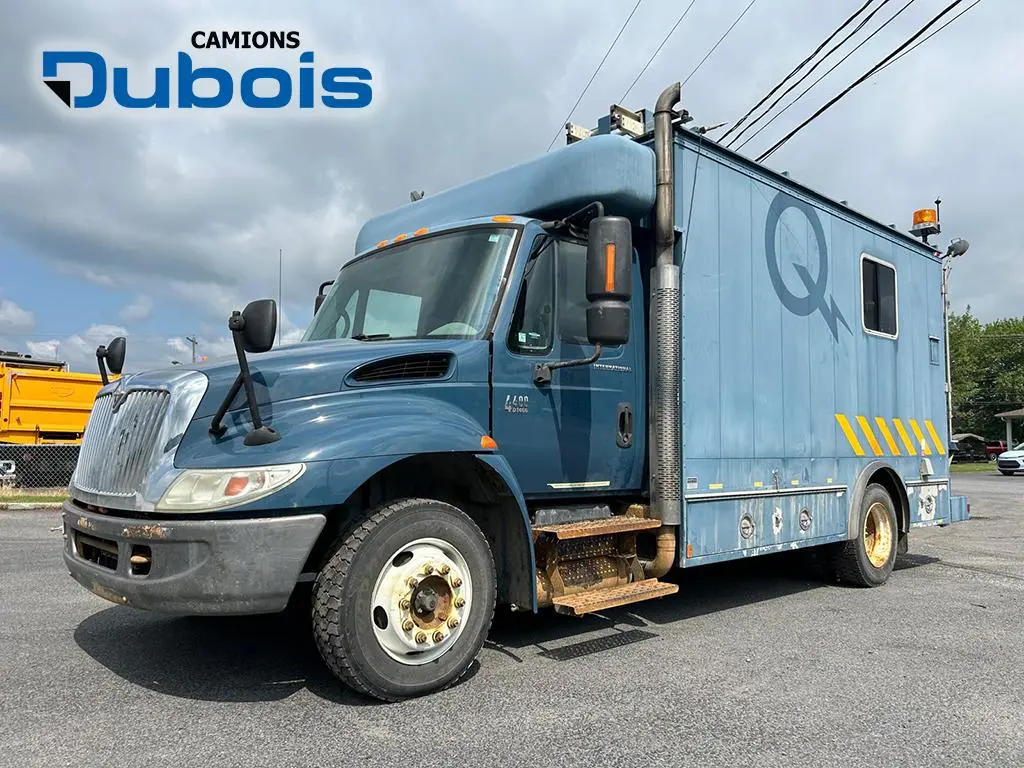 2005 International 4400 LP