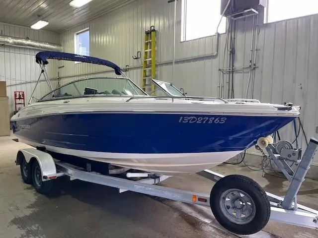 2005 Monterey Boats 194 FS