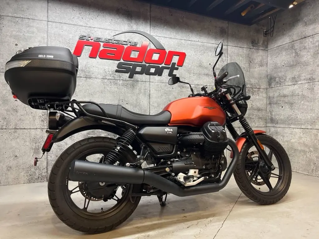 moto guzzi V7 STONE 2021