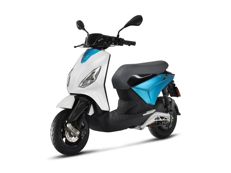 2022 Piaggio 1 Active thumbnail 4