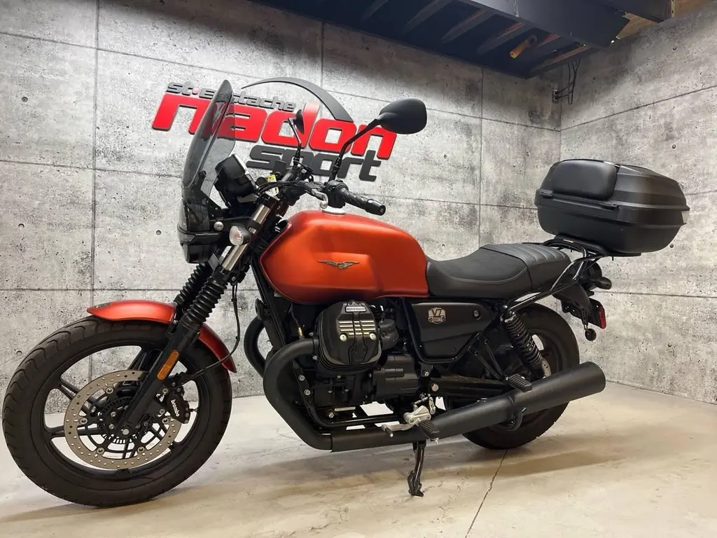 moto guzzi V7 STONE 2021