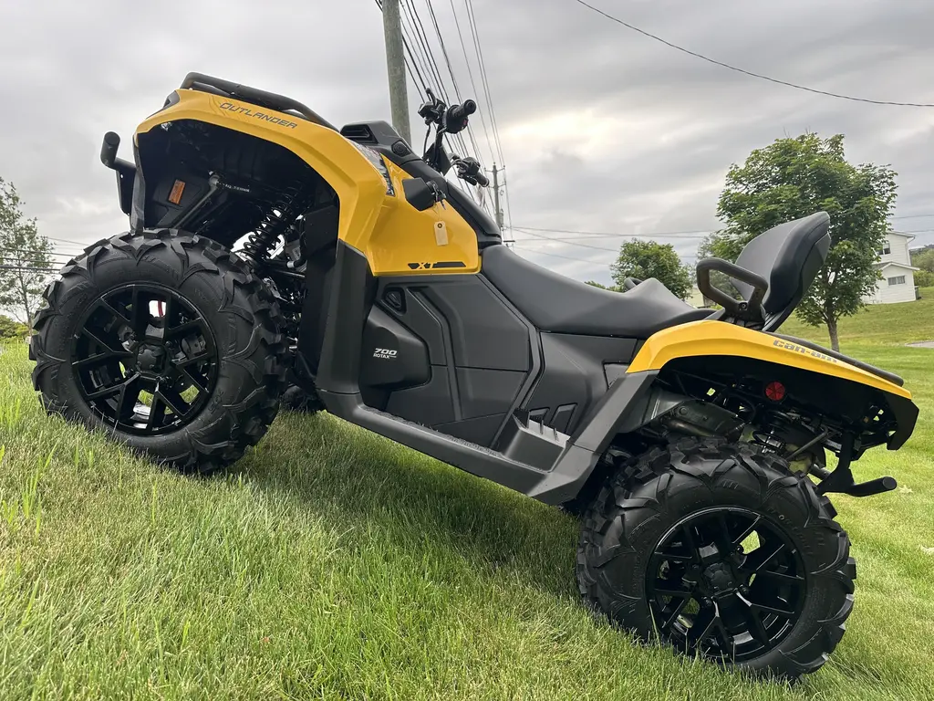 2024 Can-Am Outlander MAX XT 700 