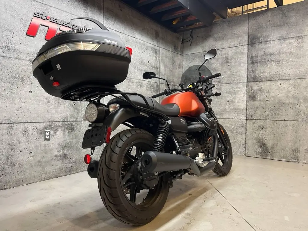 2021 moto guzzi V7 STONE