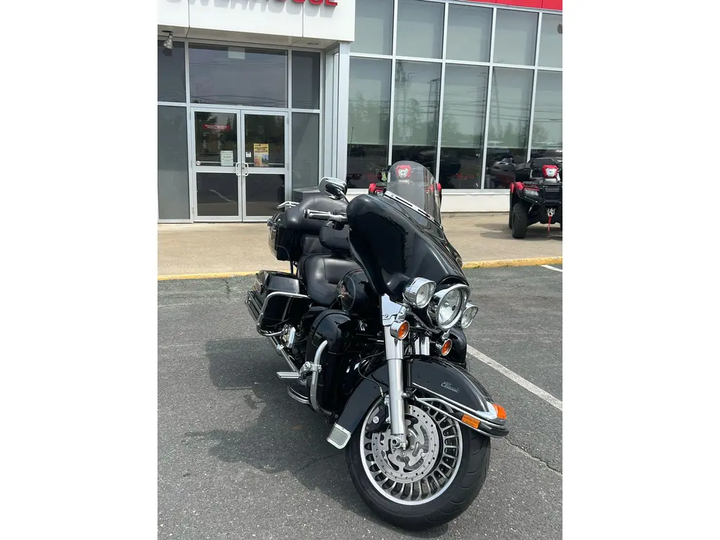 2011 Harley-Davidson Electra Glide FLHTC 