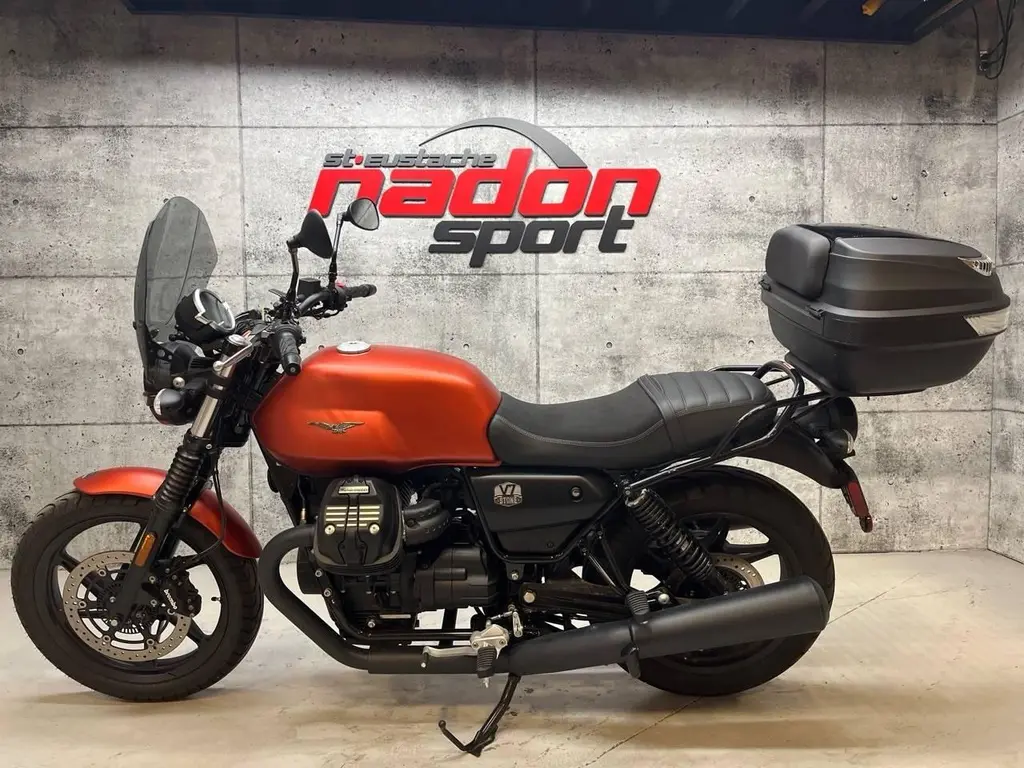 moto guzzi V7 STONE 2021