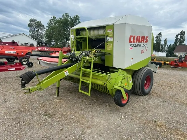 2007 Claas Rollant 450 