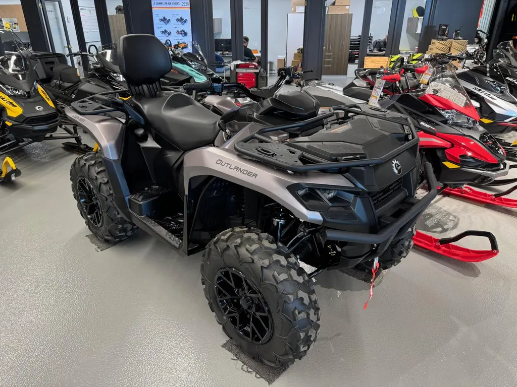 Can-Am OUTLANDER MAX XT 700  2024