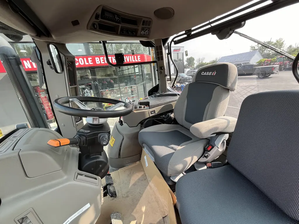 2023 Case IH Puma 185