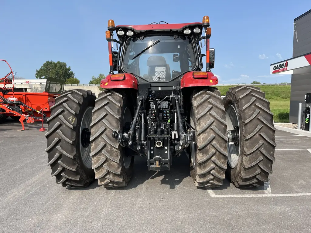 2023 Case IH Puma 185