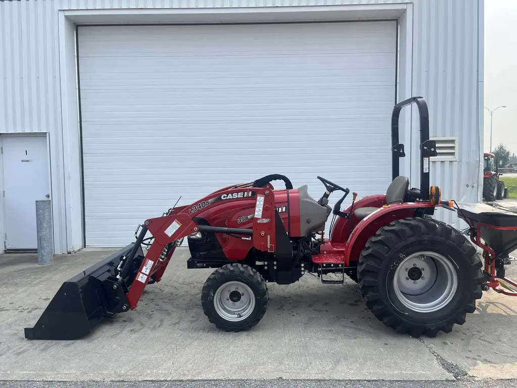 Case IH Farmall 35A  2022