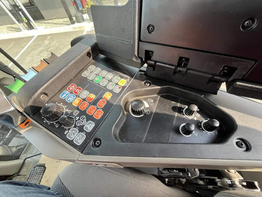 2023 Case IH Puma 185