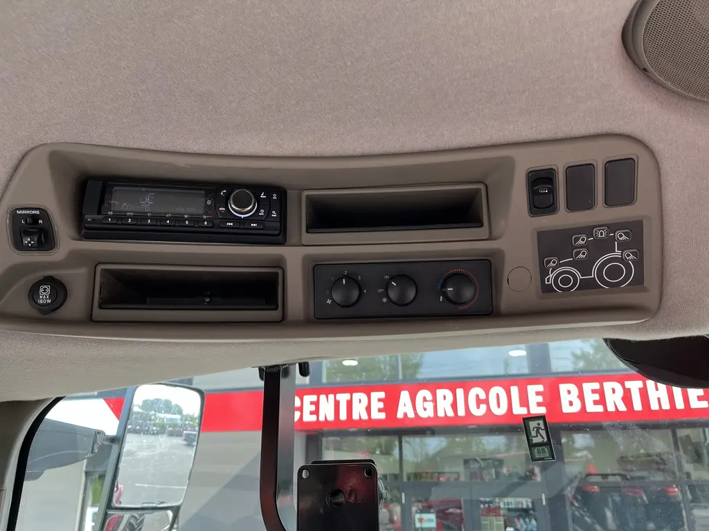 2023 Case IH Puma 185