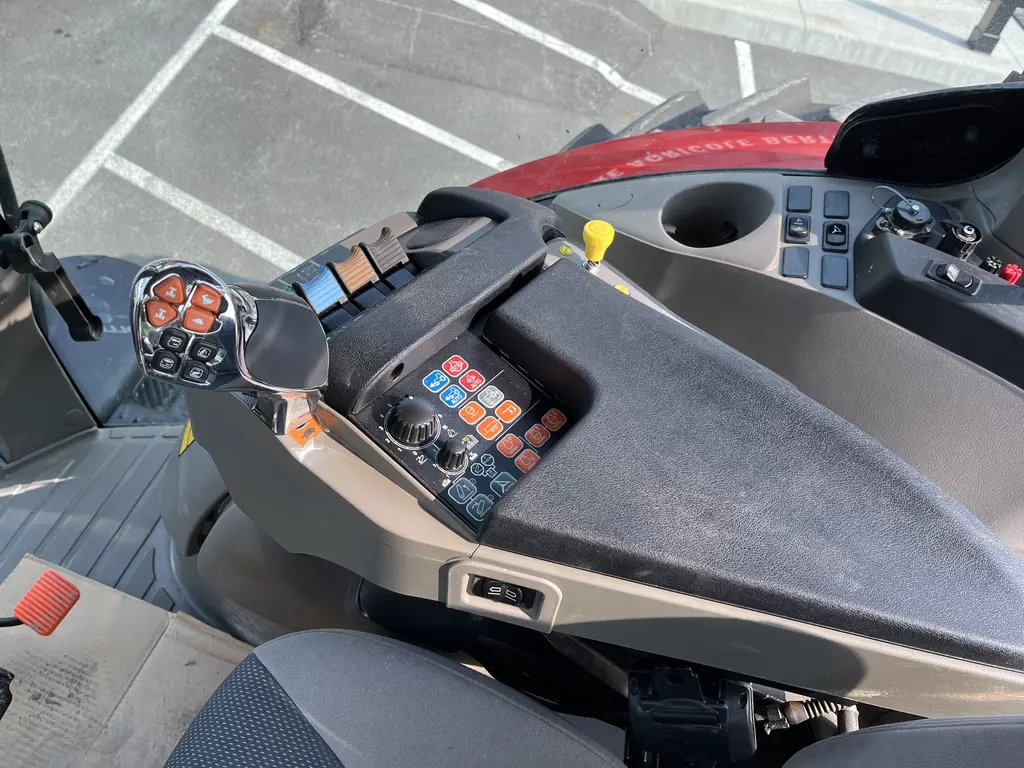 2023 Case IH Puma 185