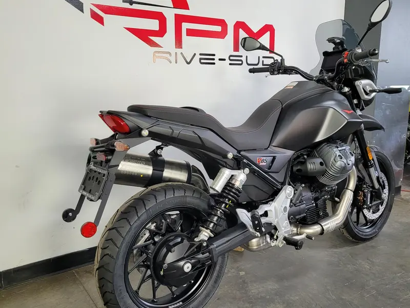 2025 Moto Guzzi V85 STRADA
