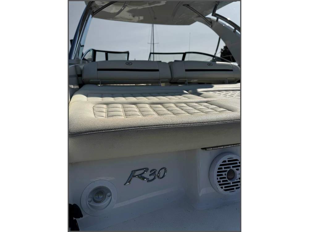 2018 Cobalt Boats R30 No Luxury Tax* alt