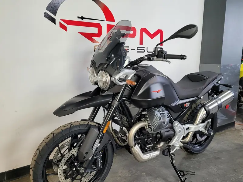 2025 Moto Guzzi V85 STRADA