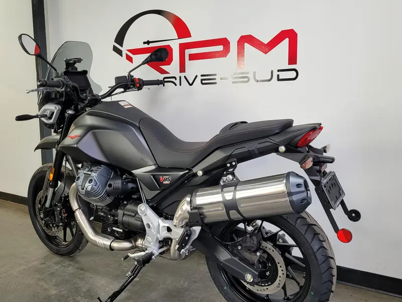 2025 Moto Guzzi V85 STRADA