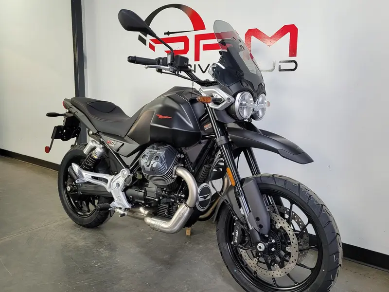 2025 Moto Guzzi V85 STRADA
