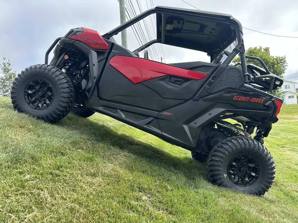 2024 Can-Am Maverick Trail DPS 1000 