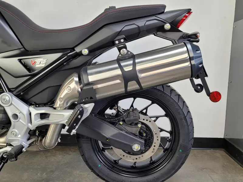 2025 Moto Guzzi V85 STRADA