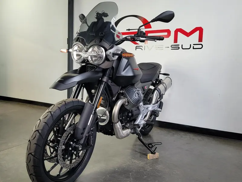 2025 Moto Guzzi V85 STRADA
