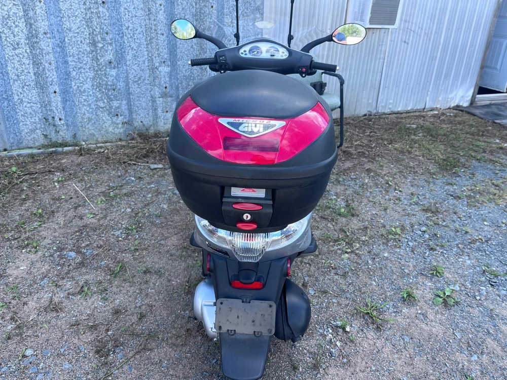 2010 Piaggio 150 Fly alt