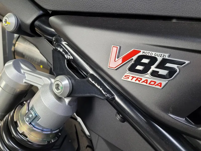 2025 Moto Guzzi V85 STRADA