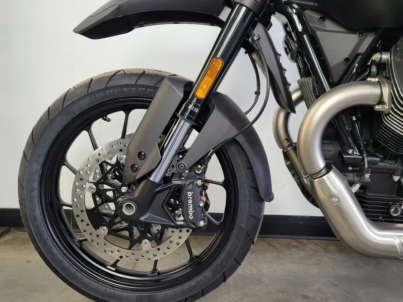2025 Moto Guzzi V85 STRADA