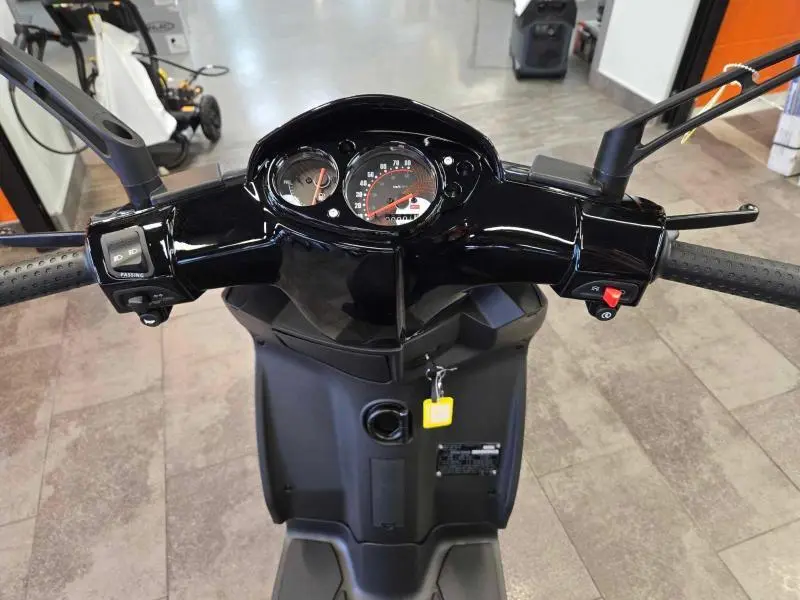 2025 Aprilia SR 50 MT 4T