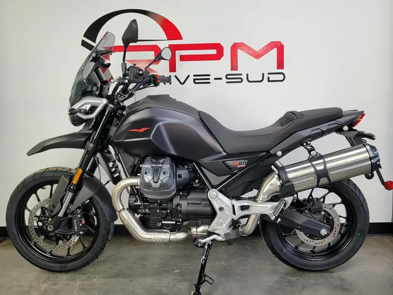 2025 Moto Guzzi V85 STRADA