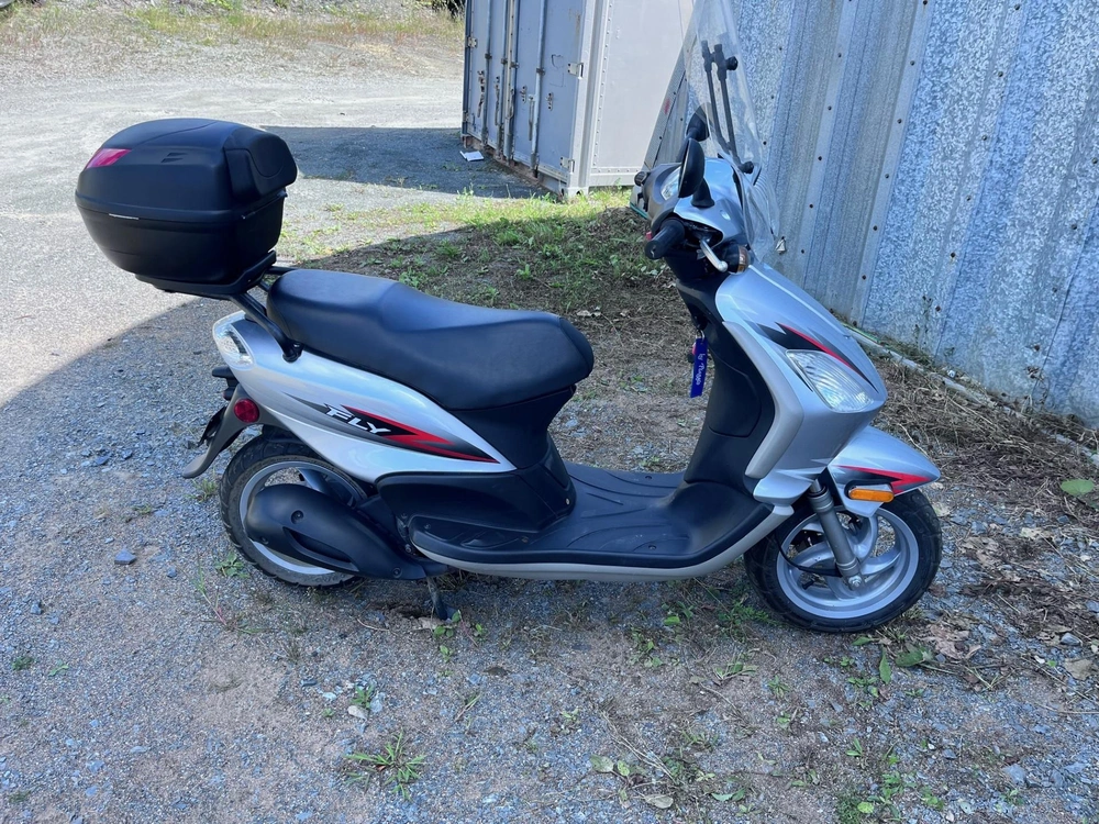 2010 Piaggio 150 Fly alt